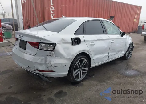2018 Audi A3 2.0T Premium/2.0T Tech Premium z USA, uszkodzony, nr VIN WAUAUGFF8J1003735